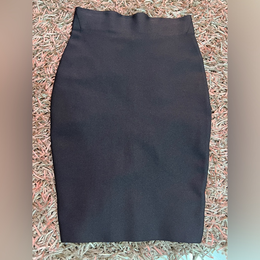 Black skirt, brand new without tag size S
